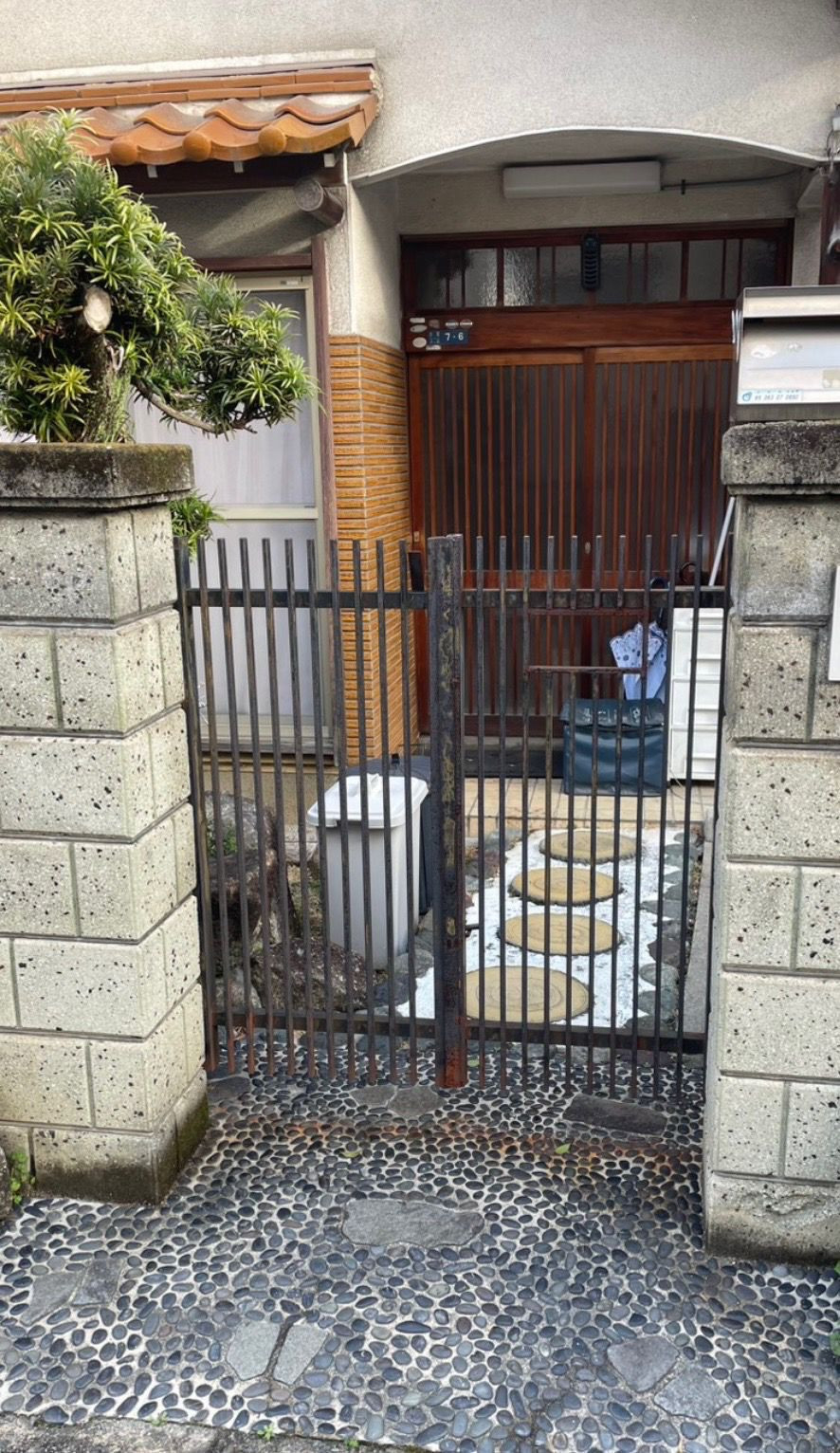 松井硝子店の024 古くなった門扉をリフレッシュ！の施工前の写真1