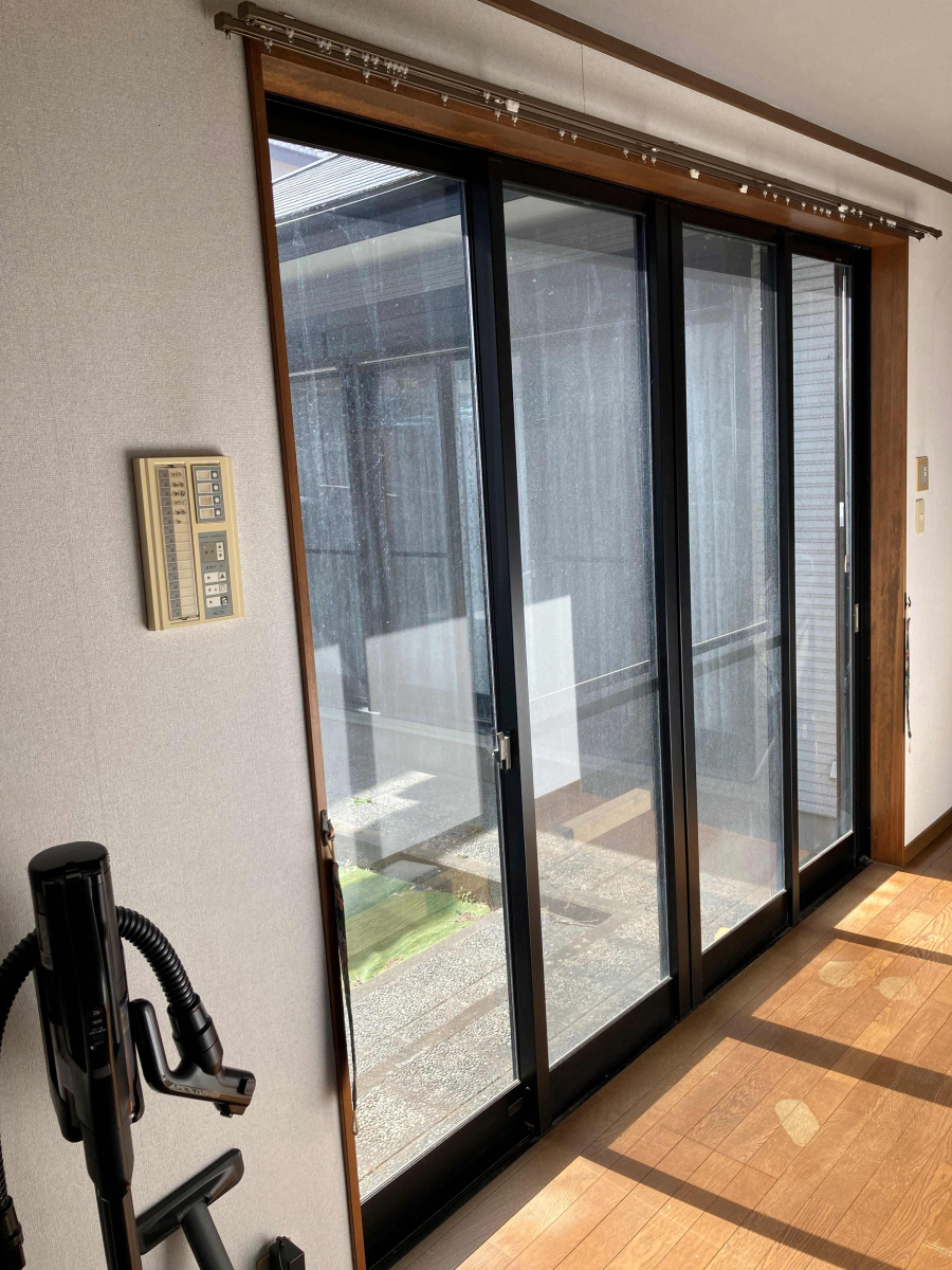 イズミ 日立店の内窓補助金【掃き出し窓】の施工前の写真1