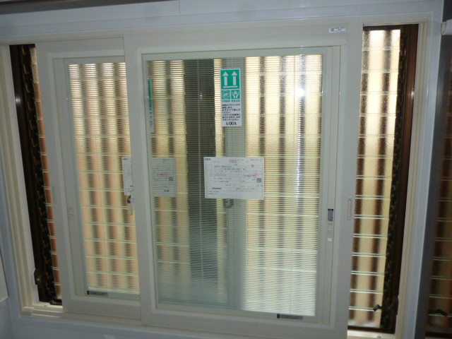 イズミ 日立店の浴室内窓【ブラインド内蔵】の施工後の写真1