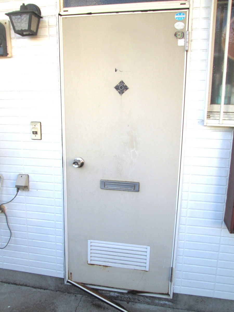 イズミ 日立店のアパートドア交換工事の施工前の写真1