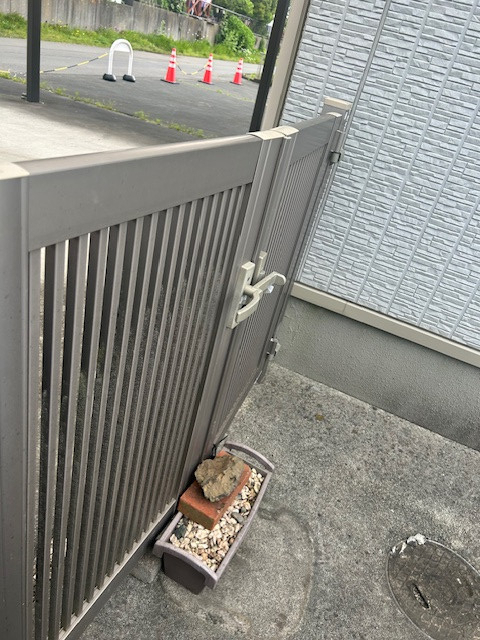 MIYAKOのハンドル修理で快適門扉!の施工前の写真3