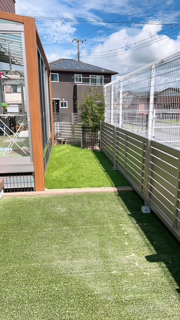 MIYAKOの目隠しフェンス＆人工芝の延長・敷設工事でわんちゃんがのびのび遊べるお庭へ🐶🐾の施工後の写真1