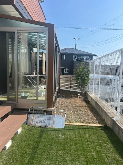 MIYAKOの目隠しフェンス＆人工芝の延長・敷設工事でわんちゃんがのびのび遊べるお庭へ🐶🐾の施工前の写真2