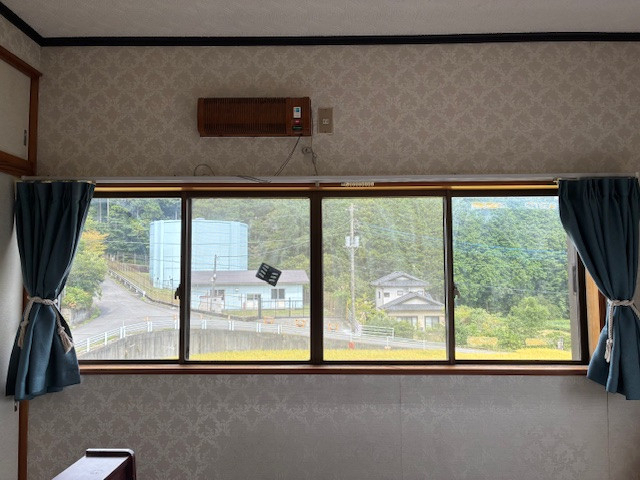 MIYAKOの寝室の内窓リフォームで快適&安心空間に~断熱・防音・防犯を一度に実現~の施工前の写真1