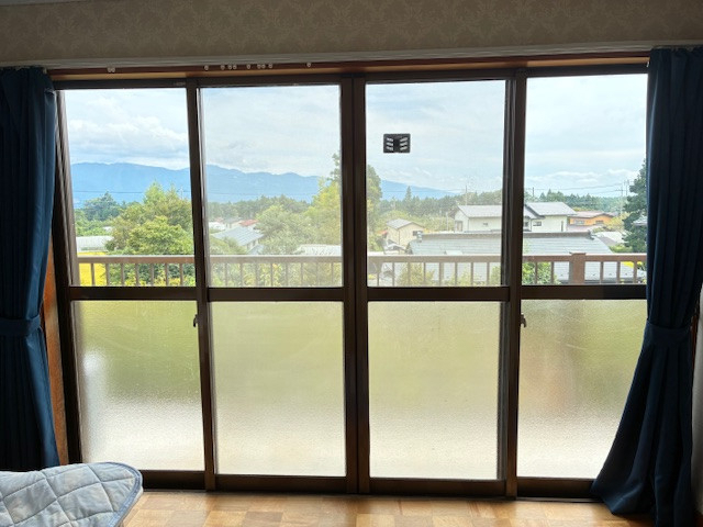 MIYAKOの寝室の内窓リフォームで快適&安心空間に~断熱・防音・防犯を一度に実現~の施工前の写真2