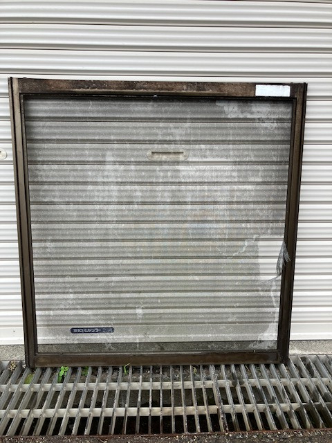 MIYAKOの破れ・汚れ・ゆがみを一新！ 用途に合わせた網戸張り替えで快適な暮らしをサポートの施工前の写真1