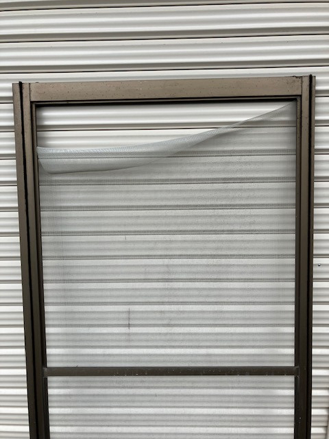 MIYAKOの破れ・汚れ・ゆがみを一新！ 用途に合わせた網戸張り替えで快適な暮らしをサポートの施工前の写真2