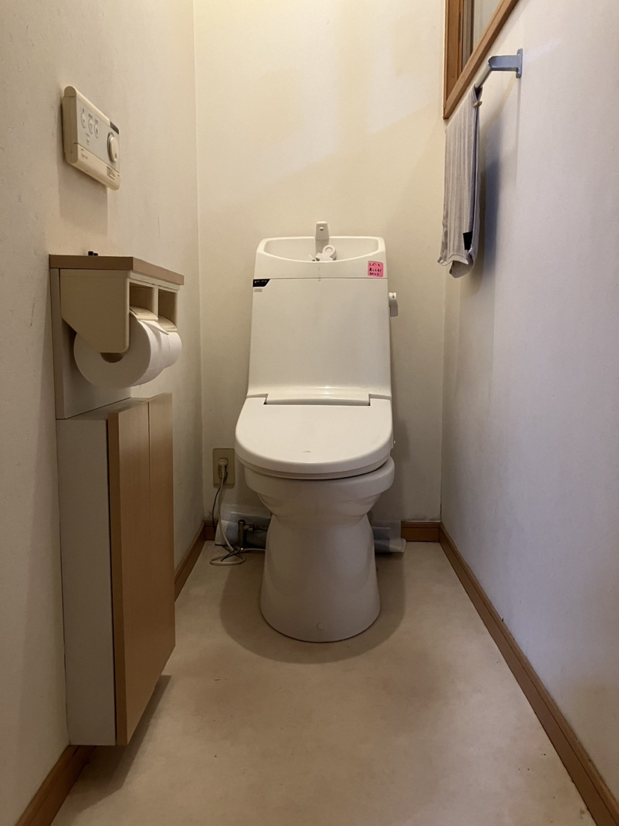 MIYAKOの水漏れトラブルを解消！ 使いやすさと節水性がアップした快適トイレへの施工前の写真1