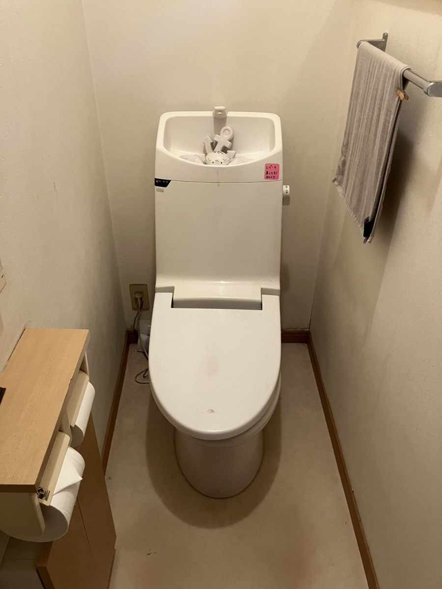 MIYAKOの水漏れトラブルを解消！ 使いやすさと節水性がアップした快適トイレへの施工前の写真2