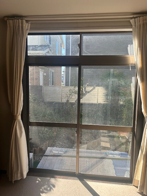 MIYAKOの欄間付きの外窓もまとめてカバー！ 内窓で防犯・断熱・省エネ性能がぐっと向上⤴の施工前の写真1