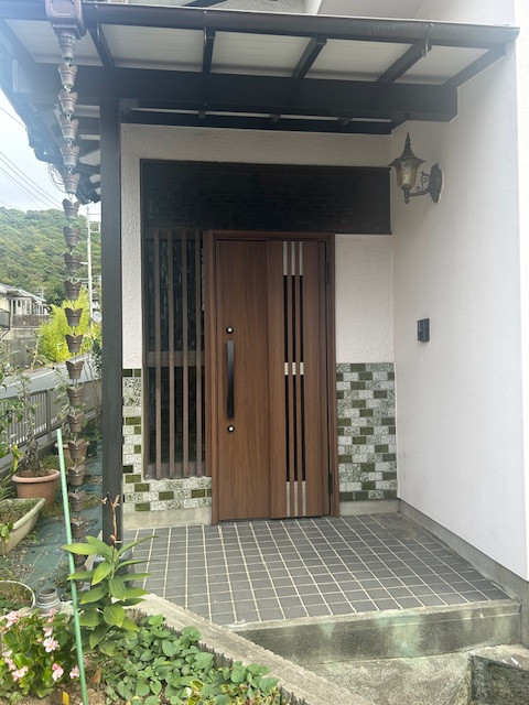 MIYAKOの鍵のトラブルからはじまった“大変身”～将来を見据えたやさしい玄関へ～の施工後の写真1