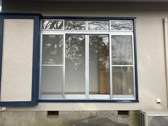 MIYAKOの見た目はそのまま、性能はしっかり向上。 スタイリッシュに生まれ変わる外窓リフォームの施工前の写真1