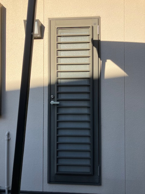 MIYAKOの勝手口ドアの断熱リフォームで、あたたかく静かな空間への施工前の写真1