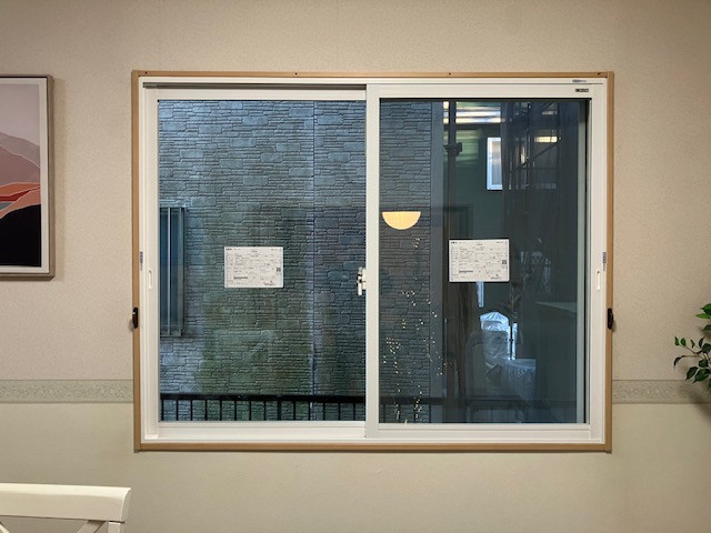 MIYAKOのリビングの窓すべてに内窓を — 季節を通して快適に暮らせる空間へ —の施工後の写真1