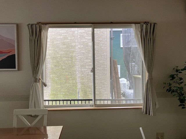 MIYAKOのリビングの窓すべてに内窓を — 季節を通して快適に暮らせる空間へ —の施工前の写真1