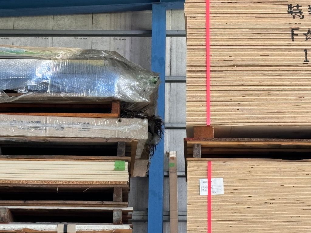弊社倉庫にて鳥が絶賛子育て中...!! 高岡建材 天橋立店のブログ 写真1