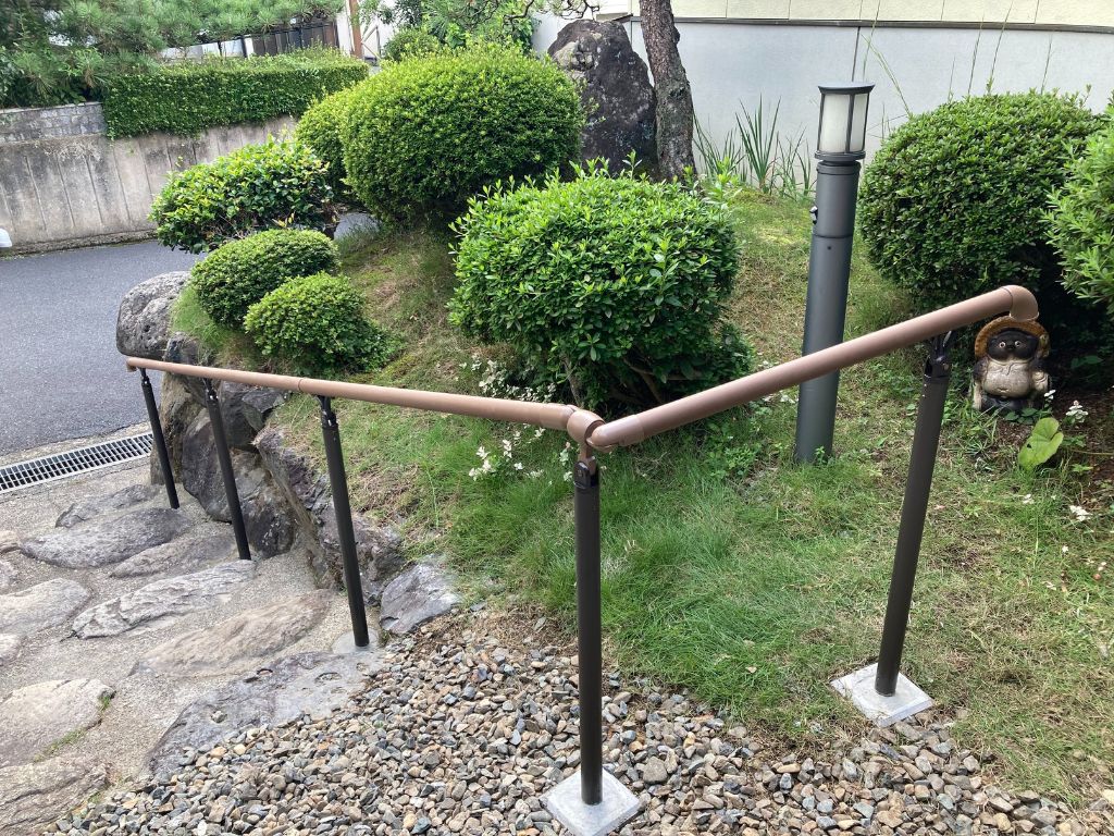 階段手すり取り付けの様子👷 高岡建材 天橋立店のブログ 写真4