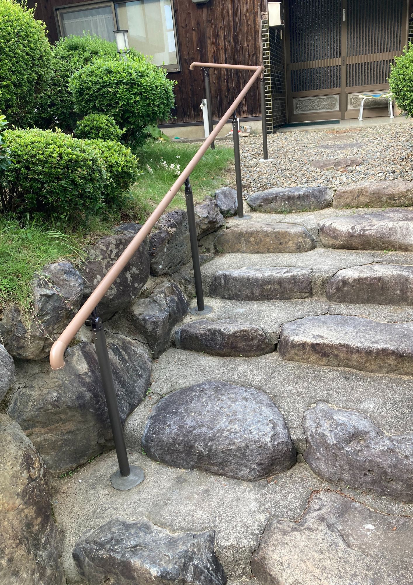 階段手すり取り付けの様子👷 高岡建材 天橋立店のブログ 写真5