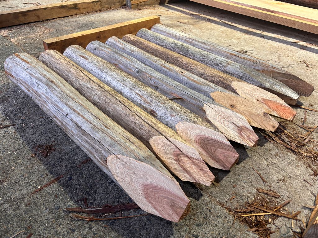 丸太杭製材の様子 高岡建材 天橋立店のブログ 写真2