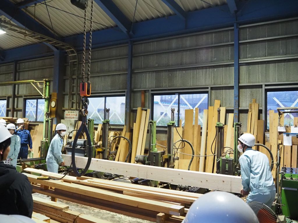 宮津天橋高校 建築科の1年生が製材所の見学に来られました! 高岡建材 天橋立店のブログ 写真4