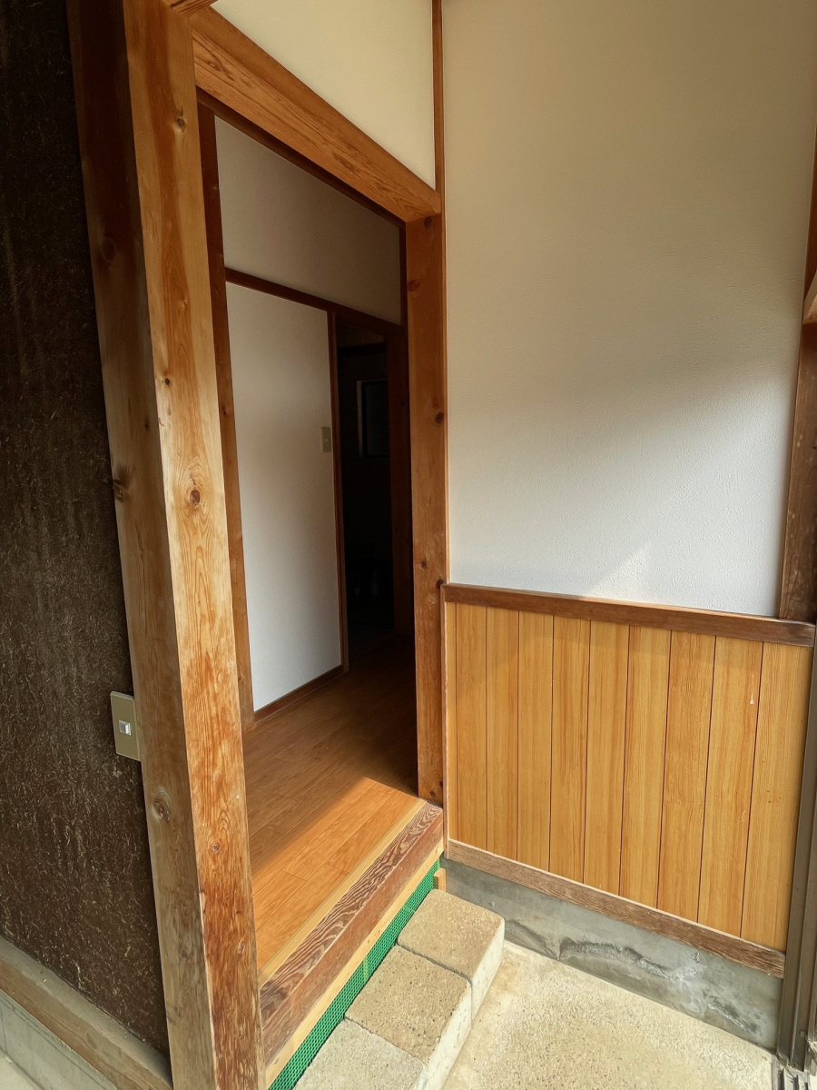 高岡建材 天橋立店の【もともとなかった場所に...!】ドア取り付け工事の施工前の写真1