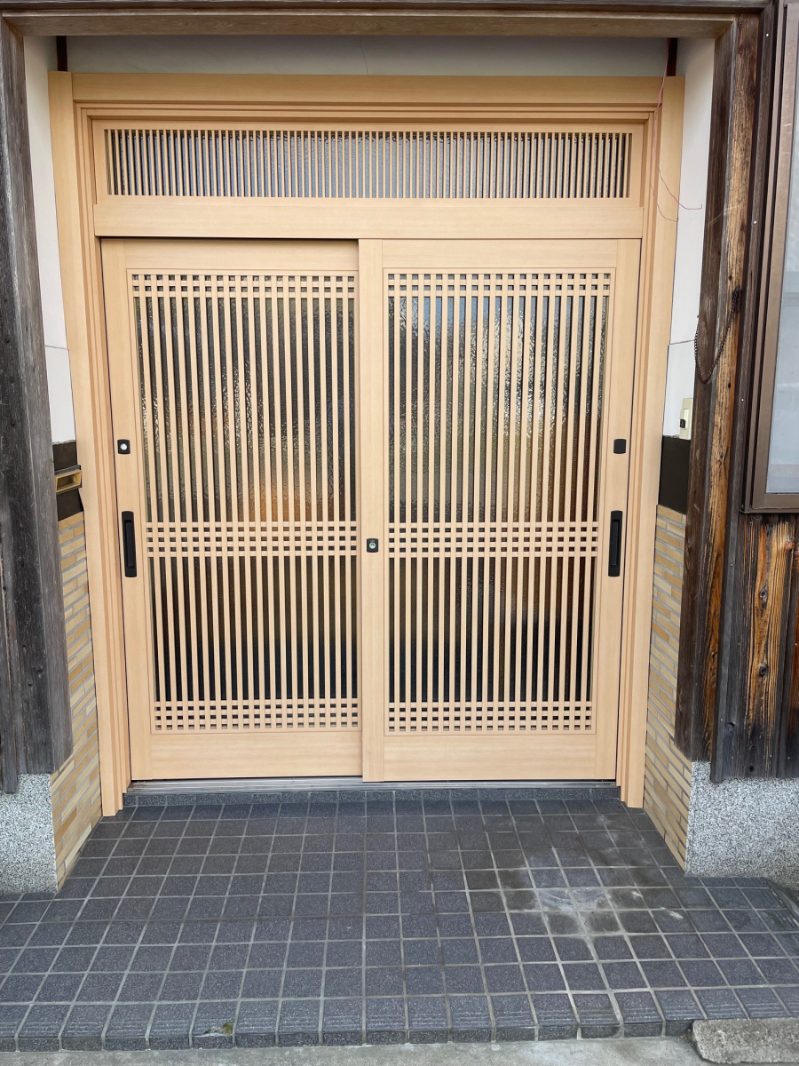 高岡建材 天橋立店の【大切な住まいの顔!!】玄関取り替え工事🚪の施工後の写真1