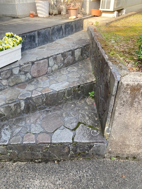 高岡建材 天橋立店の【危険回避⚠で安心安全な住まいへ🍀】階段手すり設置工事の施工前の写真1