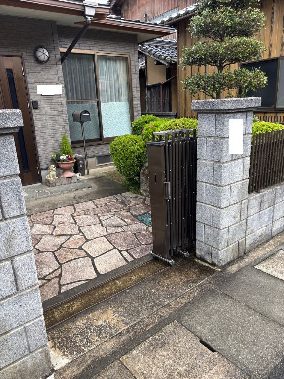 高岡建材 天橋立店の【住まいへの大切な入り口✨】門扉の取り替え工事の施工前の写真1