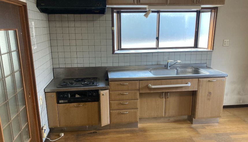 高岡建材 天橋立店の【使い勝手の良い快適なキッチンへ✨🍳】キッチンリフォームの施工前の写真1