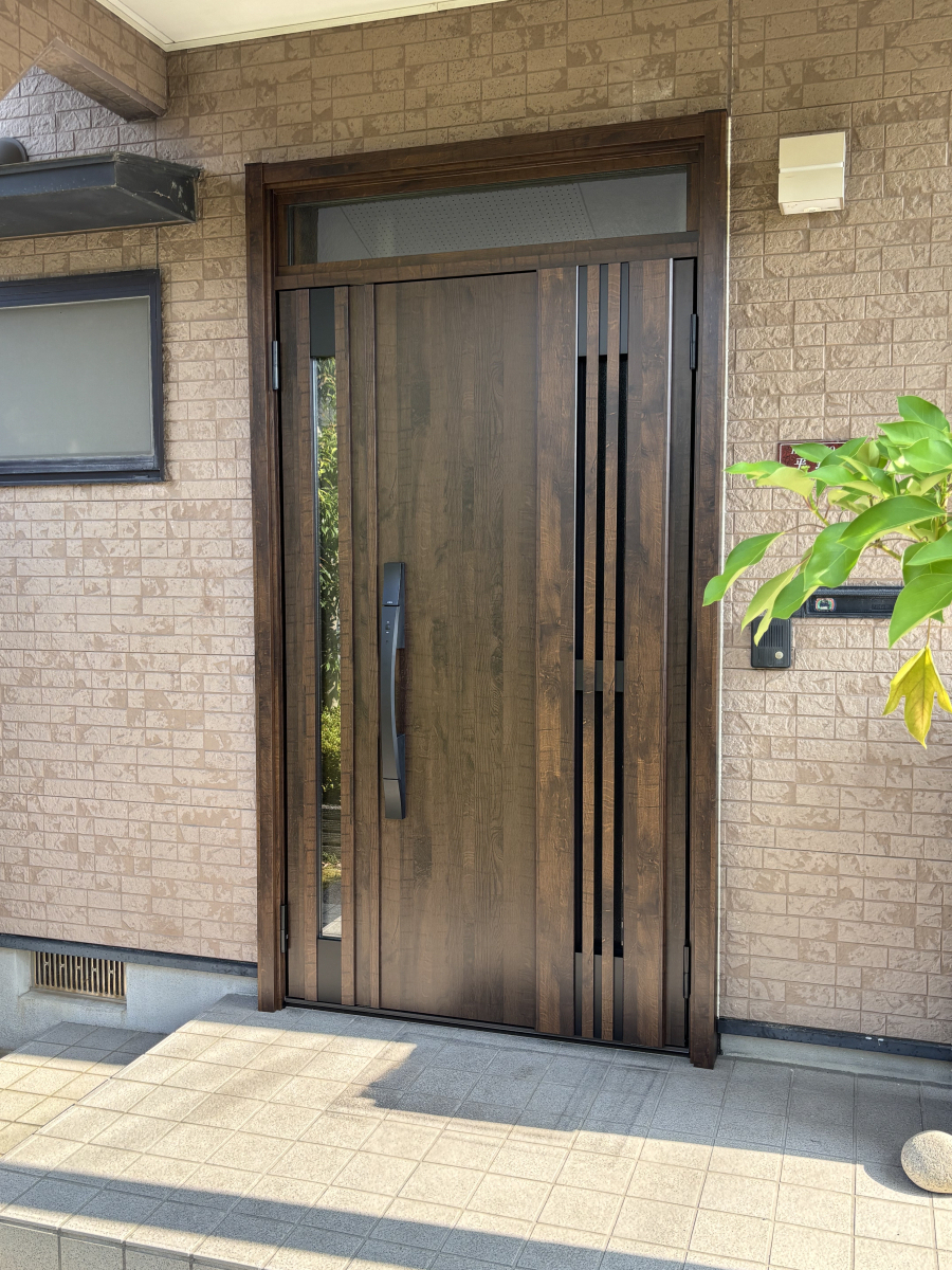 高岡建材 天橋立店の【1日で完了!スピード施工✨】玄関ドア取り替え工事の施工後の写真1