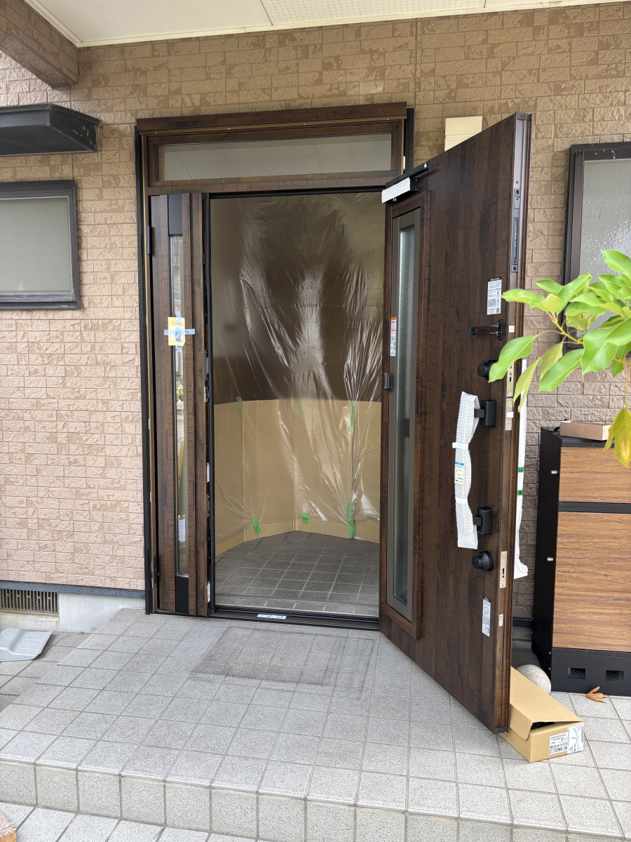 高岡建材 天橋立店の【1日で完了!スピード施工✨】玄関ドア取り替え工事の施工前の写真3