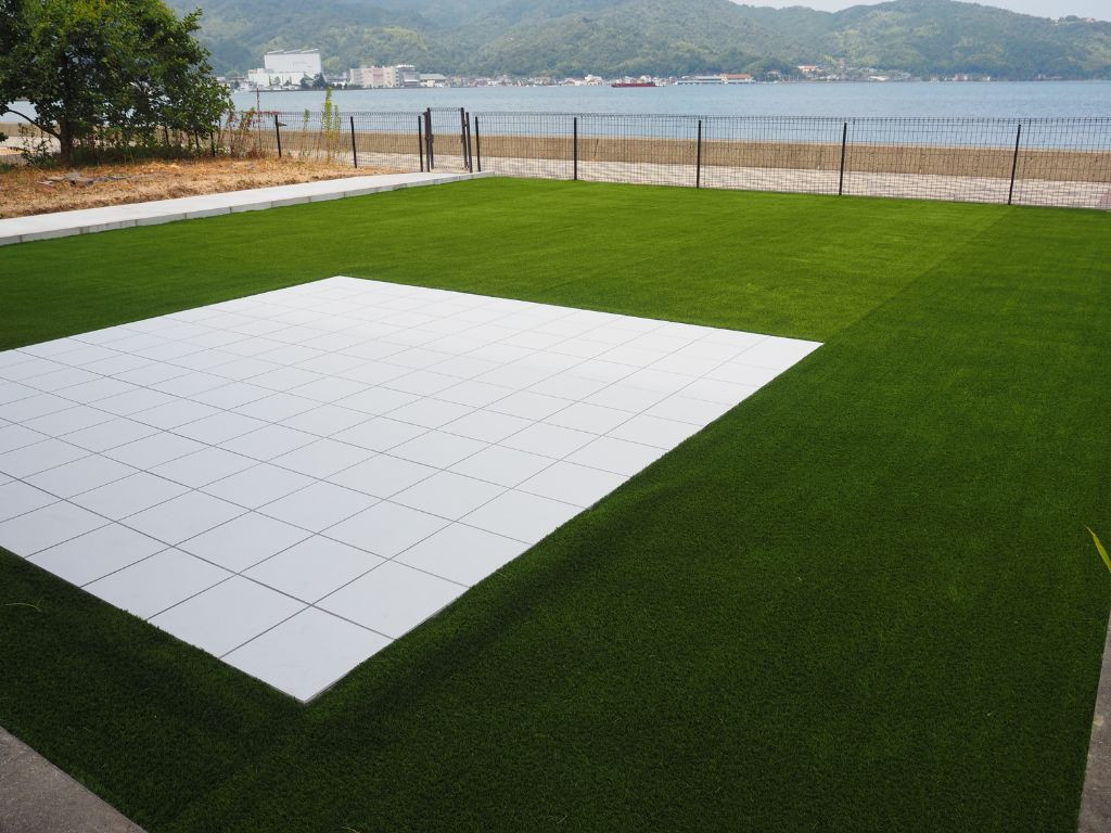 高岡建材 天橋立店の【海の見える快適空間へ✨🍃🌊】人工芝施工の施工後の写真1