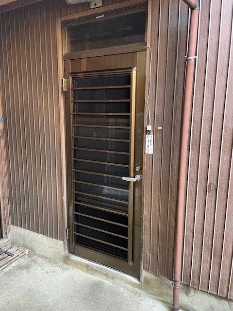 高岡建材 天橋立店の【防犯対策にも🔥】勝手口ドア取り替え工事の施工後の写真1