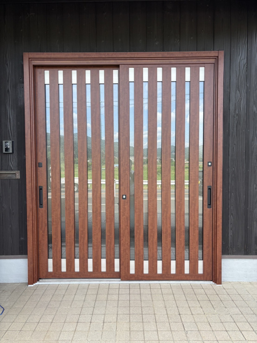 高岡建材 天橋立店の【外観イメージチェンジ✨🚪】玄関引き戸取り替え工事の施工後の写真1