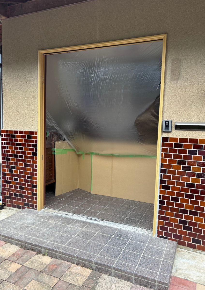高岡建材 天橋立店の【1dayリフォームで住まいのイメチェン✨】玄関引き戸取り替え工事の施工前の写真3