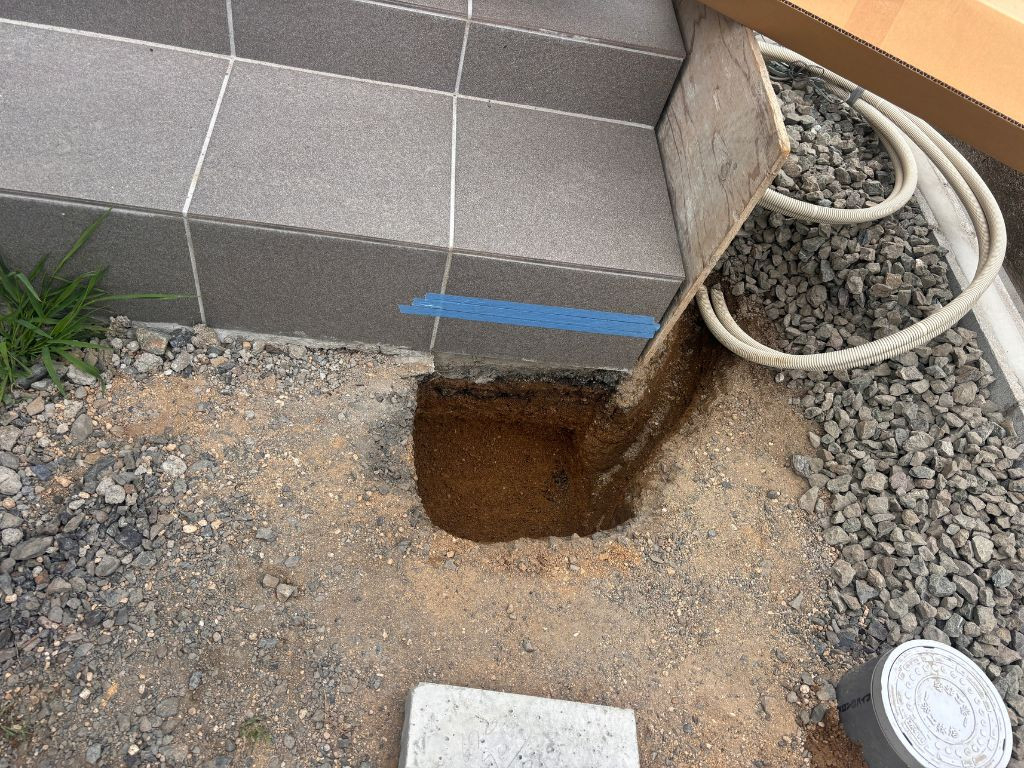 高岡建材 天橋立店の【すっきりスマートに✨】機能門柱取り付け工事の施工前の写真2