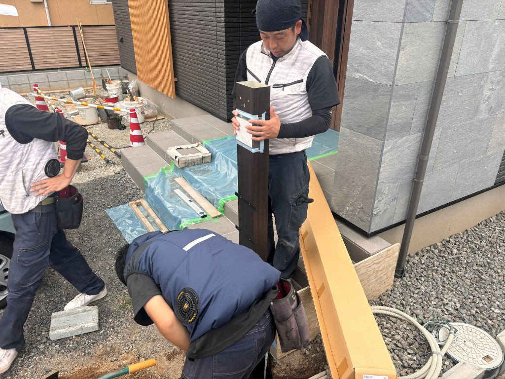 高岡建材 天橋立店の【すっきりスマートに✨】機能門柱取り付け工事の施工前の写真3