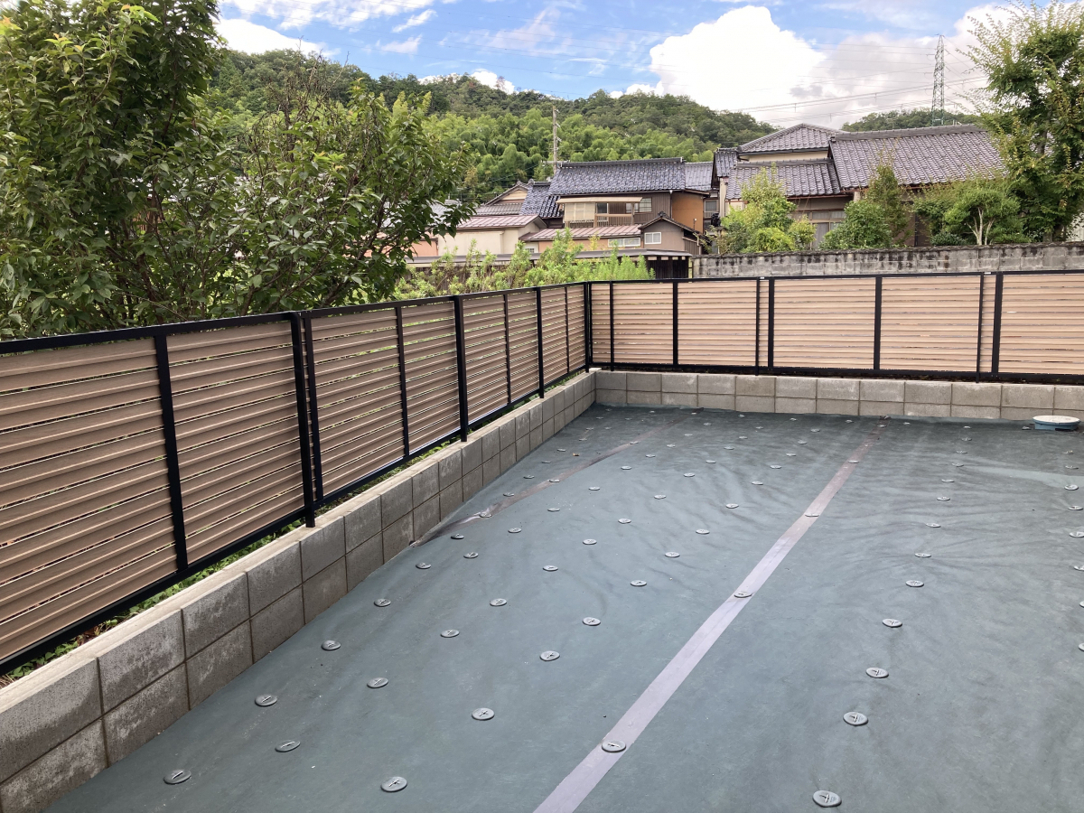 高岡建材 天橋立店の【お庭もプライベートな空間へ✨】フェンス設置工事の施工後の写真2