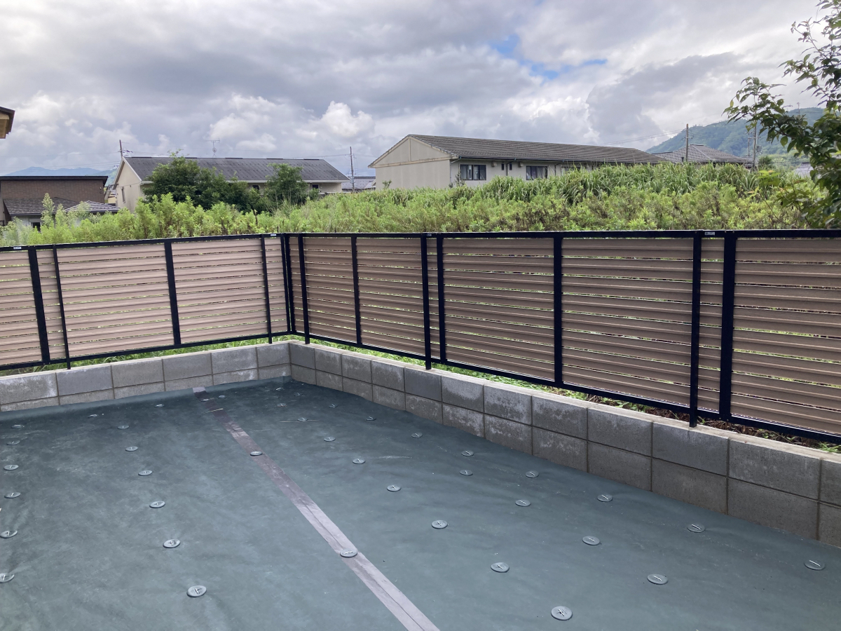 高岡建材 天橋立店の【お庭もプライベートな空間へ✨】フェンス設置工事の施工後の写真3