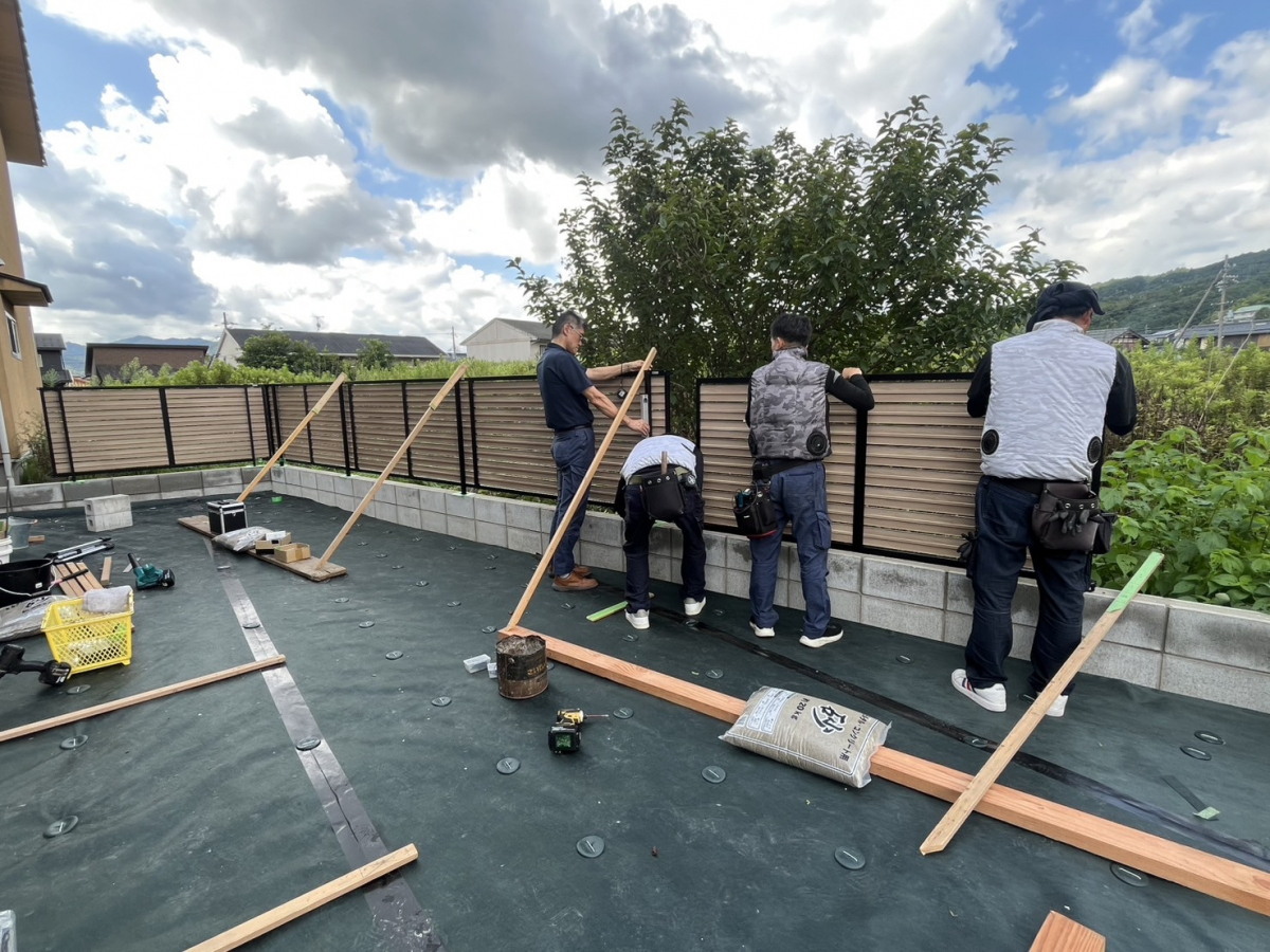 高岡建材 天橋立店の【お庭もプライベートな空間へ✨】フェンス設置工事の施工前の写真3