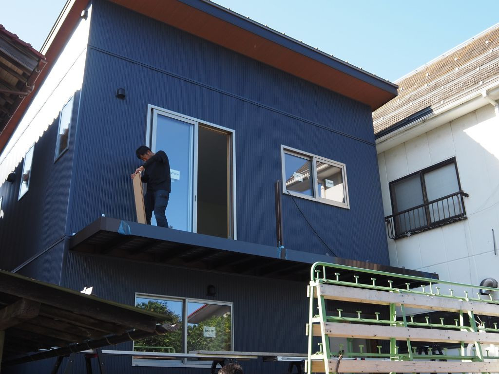 高岡建材 天橋立店の【2階外にプライベート空間をつくる🍃】バルコニー取り付け工事の施工前の写真1