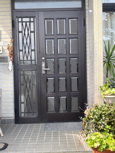 高岡建材 天橋立店の【１日で住まいを大きくイメージチェンジ✨🏠】玄関ドア取り替え工事の施工前の写真1