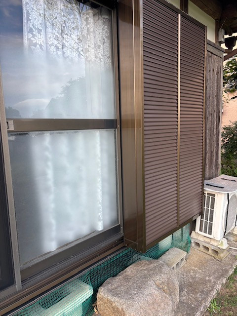 高岡建材 天橋立店の【防犯・台風対策に！】雨戸取り付け工事の施工後の写真3