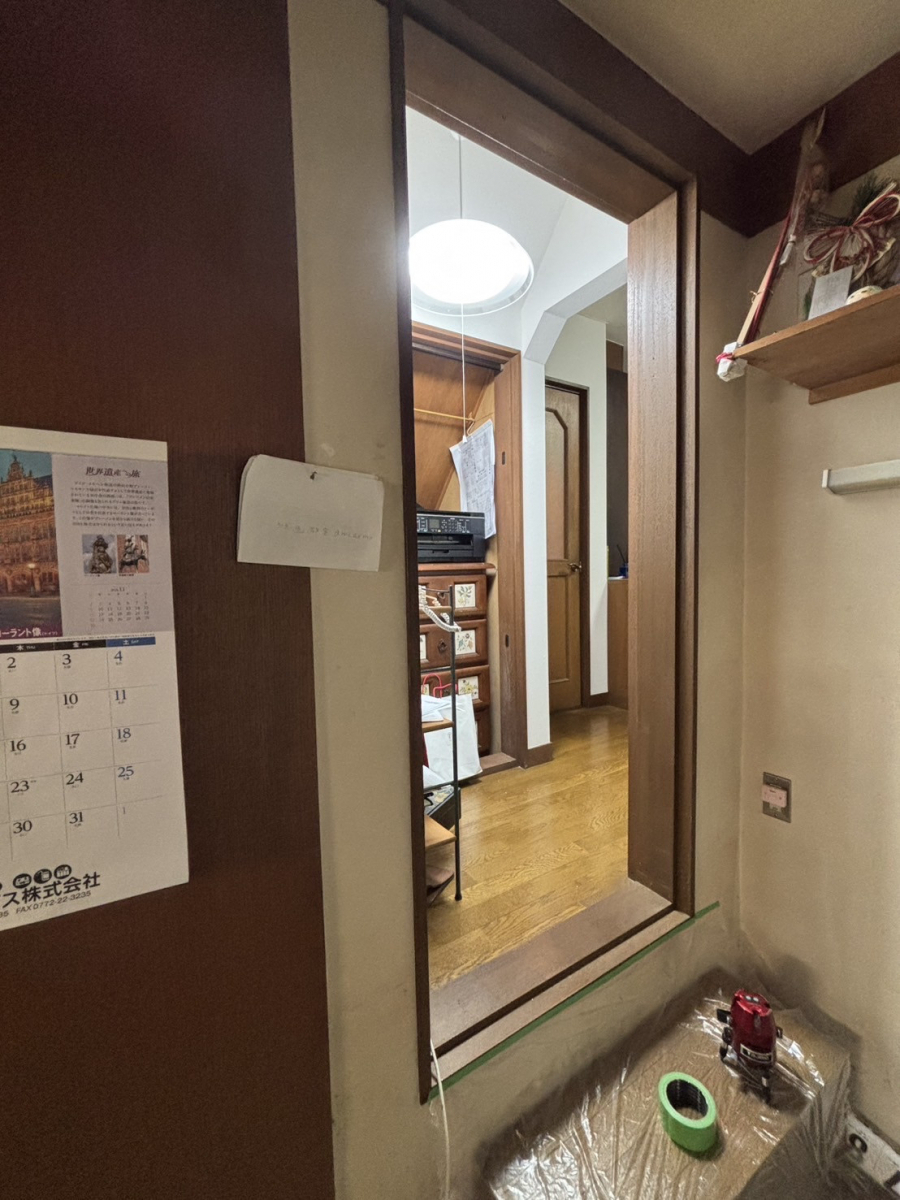 高岡建材 天橋立店の【店舗との間仕切りに✨】室内ドア取り付け工事の施工前の写真1