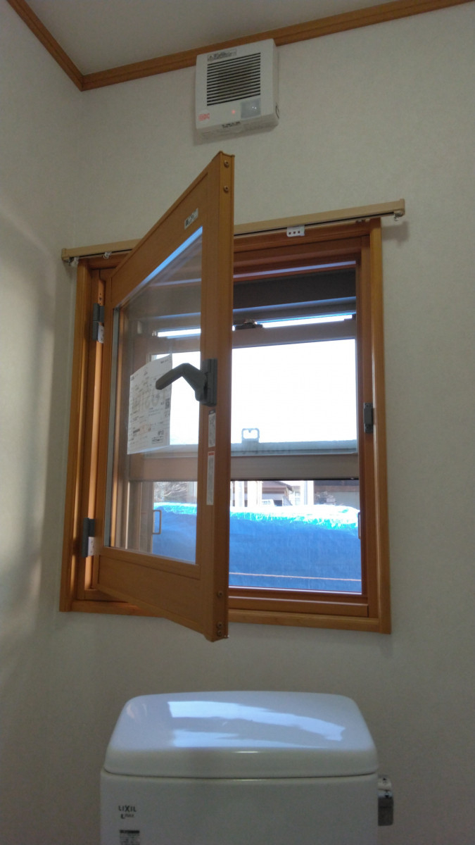 高岡建材 天橋立店の【冬の寒いトイレを暖かく保つ🔥】インプラス取り付け工事の施工後の写真1