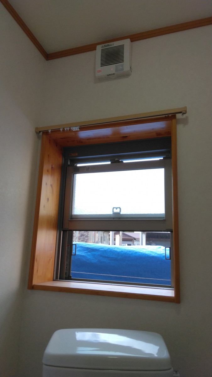 高岡建材 天橋立店の【冬の寒いトイレを暖かく保つ🔥】インプラス取り付け工事の施工前の写真1