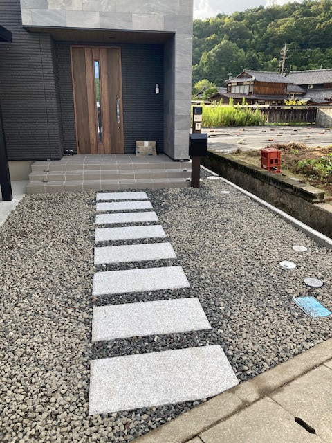 高岡建材 天橋立店の【ファサードをお洒落に✨】飛び石施工の施工後の写真1