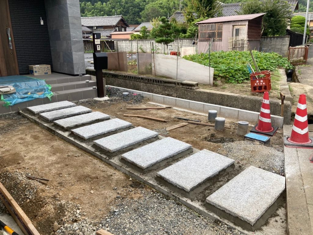 高岡建材 天橋立店の【ファサードをお洒落に✨】飛び石施工の施工前の写真2