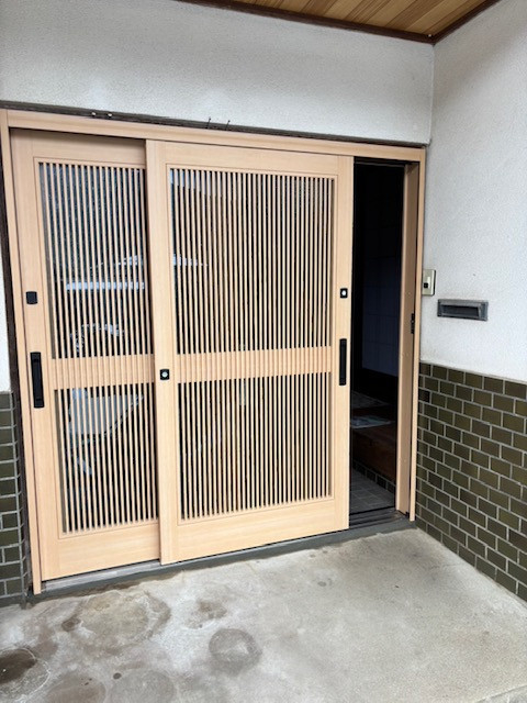 高岡建材 天橋立店の【住まいの断熱力アップ🔥】玄関ドア取り替え工事の施工後の写真1