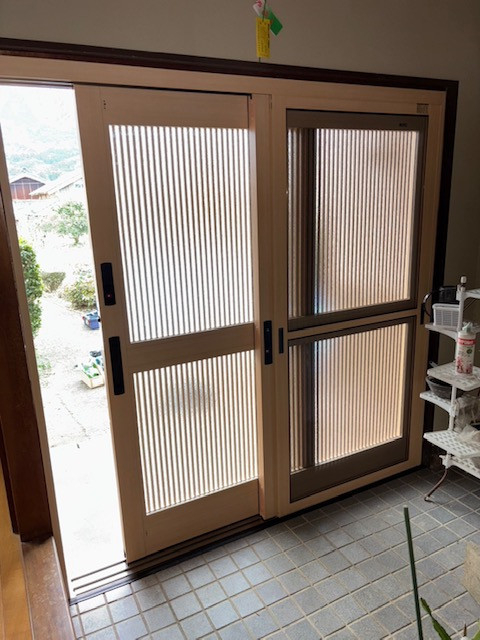 高岡建材 天橋立店の【住まいの断熱力アップ🔥】玄関ドア取り替え工事の施工後の写真2